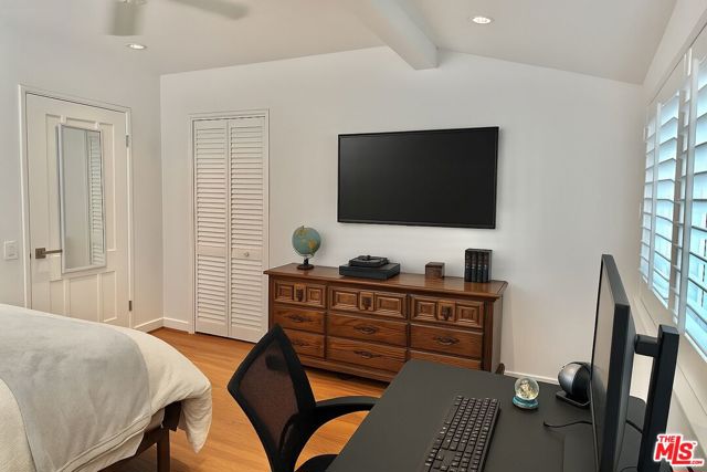 22491 Domingo Road, Woodland Hills CA: https://media.crmls.org/mediaz/eb342000-3b4b-4bc5-9d65-37f1f5110631.jpg