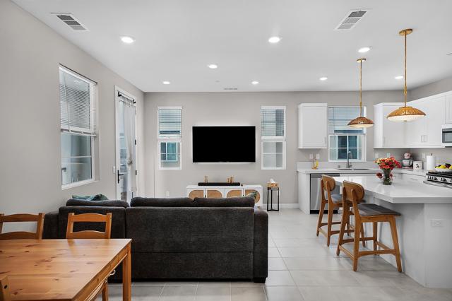 1221 Sunrise View, San Marcos CA: https://media.crmls.org/mediaz/eb3507ce-2ddb-4e16-b081-ac3864d65d0e.jpg