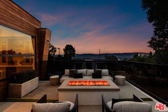 16366 Sloan Drive, Los Angeles CA: https://media.crmls.org/mediaz/eb350921-990c-46e2-81b2-49205a170f8d.jpg