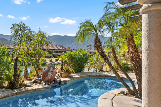 5 Lake Louise Court, Rancho Mirage CA: https://media.crmls.org/mediaz/eb351f69-1ac9-476f-8ffe-d6c776e4ba43.jpg