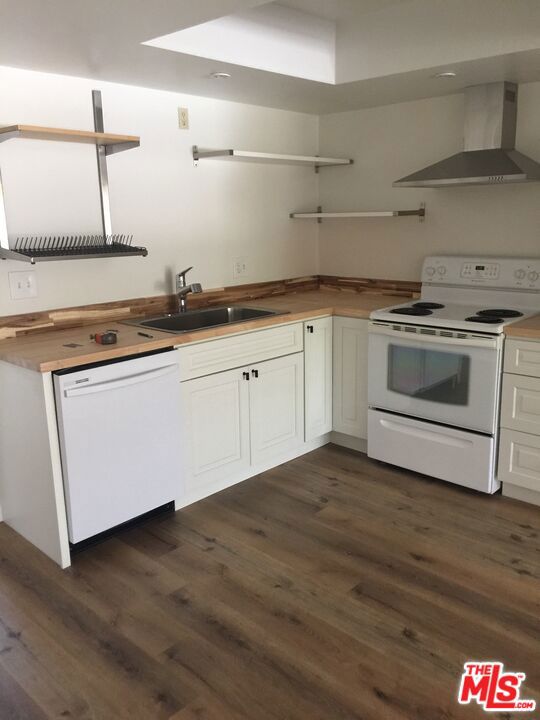Image 1 of 16 For 9647 Spyglass Avenue 24