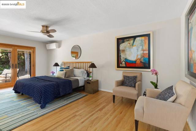 11718 Cranford Way, Oakland CA: https://media.crmls.org/mediaz/eb35eec2-0077-4a01-8850-fb7db5760c73.jpg