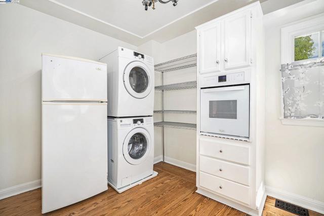 366 Ilo Ln, Danville CA: https://media.crmls.org/mediaz/eb35f0b9-f8a3-467a-ad6b-716802081a4a.jpg