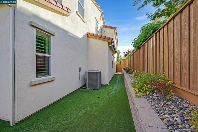 5057 Volterra Ct, Dublin CA: https://media.crmls.org/mediaz/eb35ff75-30cb-4d9c-bbf6-d4de8f2d8132.jpg
