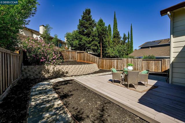 2140 Eastview Pl, Martinez CA: https://media.crmls.org/mediaz/eb360c81-541d-4657-9984-7042e5656bbb.jpg