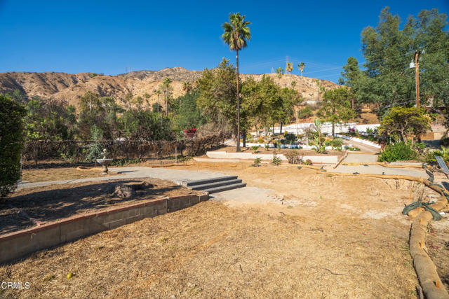 1962 E Loma Alta Drive, Altadena CA: https://media.crmls.org/mediaz/eb36295d-726e-44db-8a78-f7d5acbf8b13.jpg