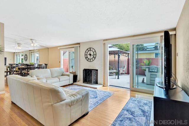 3031 Larkin Pl, San Diego CA: https://media.crmls.org/mediaz/eb363359-085b-4742-9a9d-cc1b3cfc2bc3.jpg