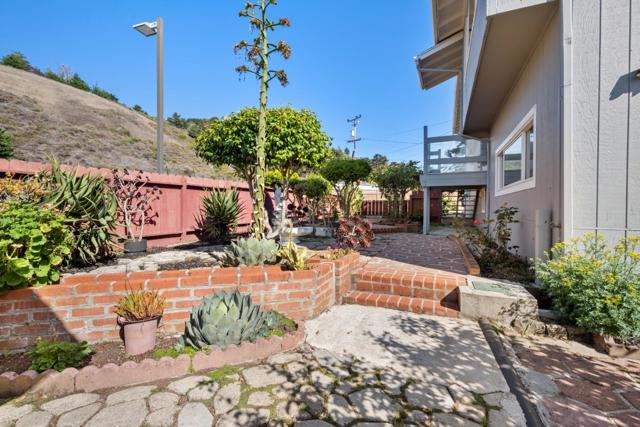 511 Buel Avenue, Pacifica CA: https://media.crmls.org/mediaz/eb364a08-73cd-468a-a5e3-3ee7129bb58e.jpg