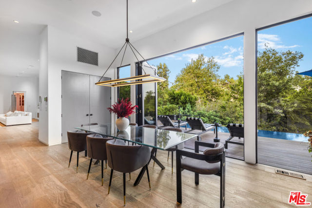 727 N Beverly Glen Boulevard, Los Angeles CA: https://media.crmls.org/mediaz/eb365025-0897-40e9-8919-6f2f9bdf9a81.jpg