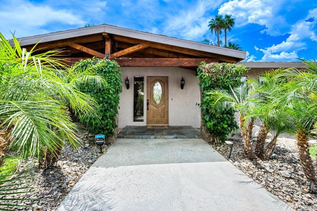 74619 Fairway Drive, Palm Desert CA: https://media.crmls.org/mediaz/eb366209-9038-4c8b-80d6-f110c172d674.jpg