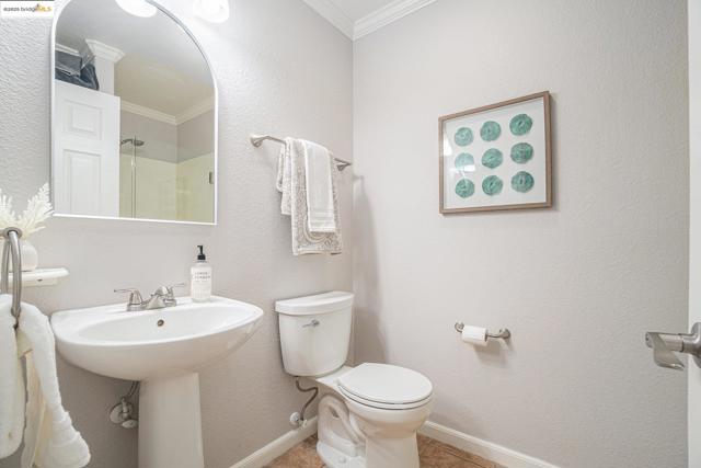1139 Jordan Ct, Brentwood CA: https://media.crmls.org/mediaz/eb374f4b-360b-4488-b903-fa12afd63c81.jpg