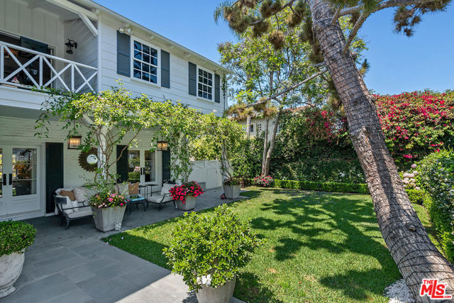10428 Wyton Drive, Los Angeles CA: https://media.crmls.org/mediaz/eb3818ea-2bd4-4104-a413-e611a30ff260.jpg