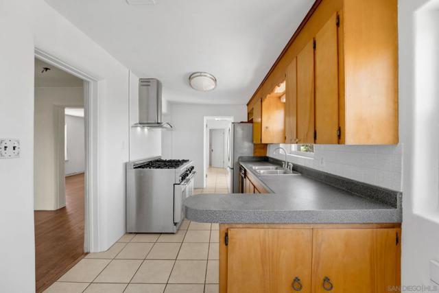 2530 Pruett Dr, Vista CA: https://media.crmls.org/mediaz/eb381d60-8106-454a-9fd3-7138198bdffc.jpg