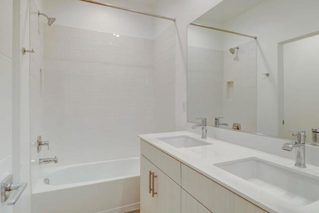 Detail Gallery Image 4 of 33 For 7661 University Ave #102,  La Mesa,  CA 91942 - 3 Beds | 2/1 Baths