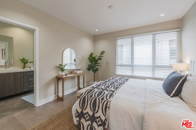 1400 N Fuller Avenue, Los Angeles CA: https://media.crmls.org/mediaz/eb389afa-2897-486e-a8a6-2ec3f56ad50f.jpg