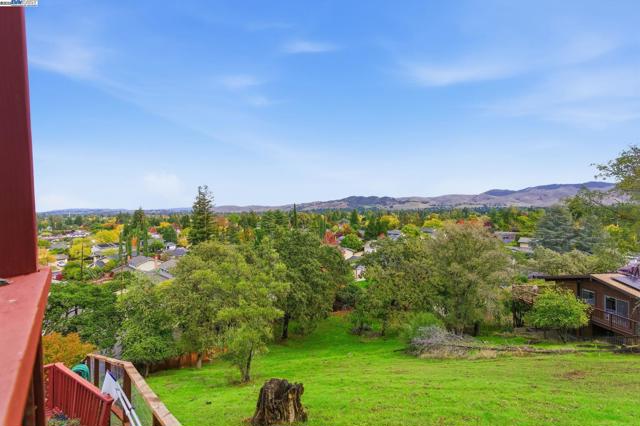 1031 Millbrook Court, Walnut Creek CA: https://media.crmls.org/mediaz/eb38a785-4ccc-4e7c-a233-34ba45c619b7.jpg