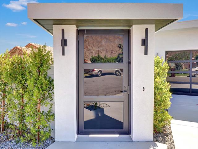 52120 Avenida Alvarado, La Quinta CA: https://media.crmls.org/mediaz/eb38d6b3-47c8-48dc-b44b-e10835c31ef0.jpg