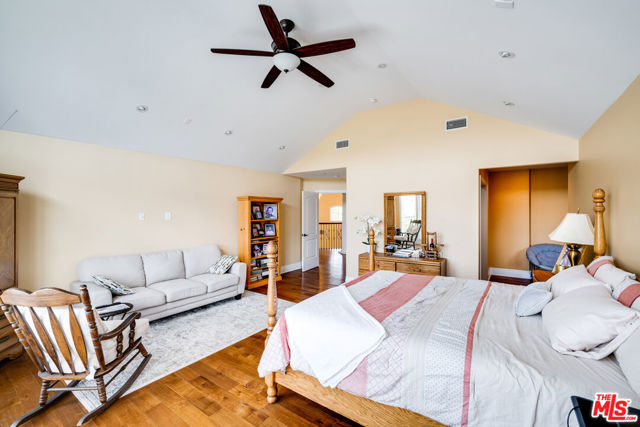 5966 ABERNATHY Drive, Los Angeles CA: https://media.crmls.org/mediaz/eb38dc01-d972-4695-86e8-261f0ccf3e16.jpg