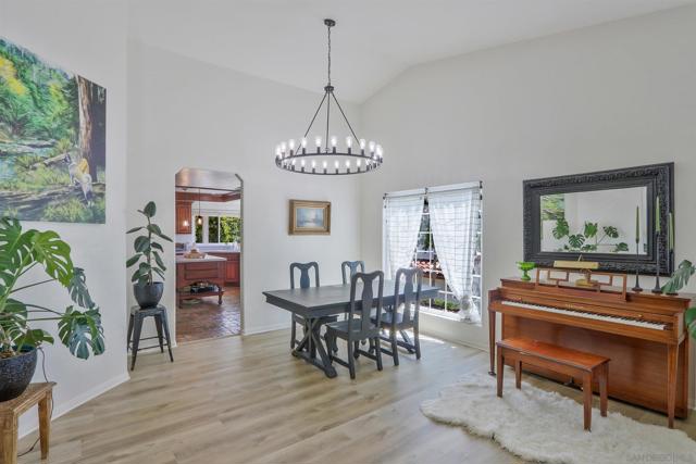 15549 Vista Vicente Dr, Ramona CA: https://media.crmls.org/mediaz/eb390336-9aaf-4201-82e2-0acd8cc4499a.jpg