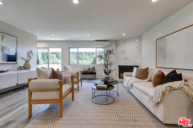 2452 Chelsea Place, Santa Monica CA: https://media.crmls.org/mediaz/eb394bd7-22d4-49ce-9d9e-b492ade7da67.jpg
