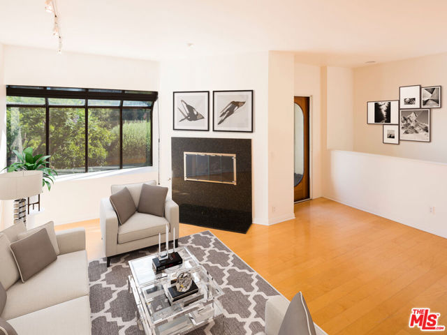 3023 BERKELEY Avenue, Los Angeles CA: https://media.crmls.org/mediaz/eb397cf2-4770-4880-987c-6171a1717714.jpg