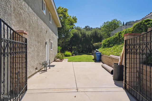 354 Larch Crest Court, Newbury Park CA: https://media.crmls.org/mediaz/eb3a0e67-eb34-4452-8b88-5dc66ab79ba8.jpg