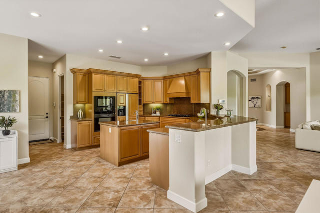 10 Porto Cielo Court, Rancho Mirage, CA 92270