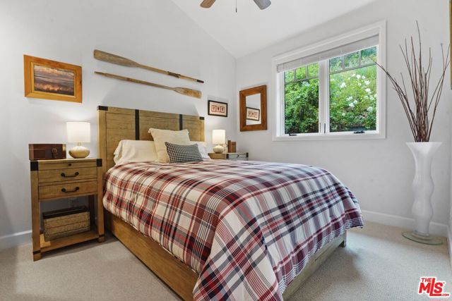 30119 Harvester Road, Malibu CA: https://media.crmls.org/mediaz/eb3af505-add2-4781-b6c0-4de125e9eb4c.jpg