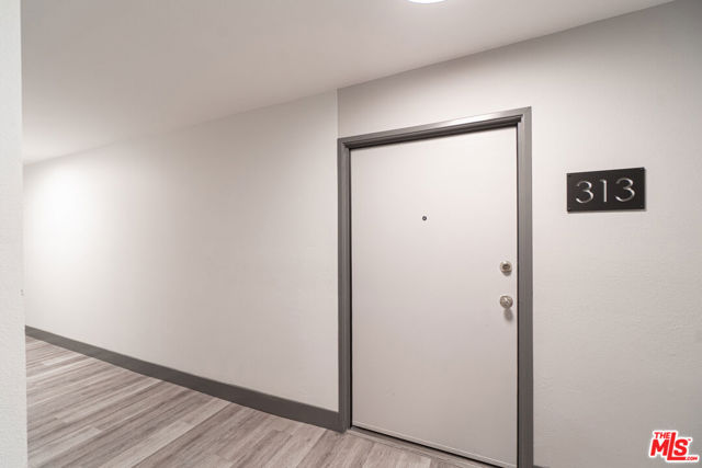 8162 Manitoba Street, Playa del Rey CA: https://media.crmls.org/mediaz/eb3affd7-abef-4871-9a36-870022da9db2.jpg