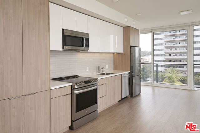 11750 Wilshire Boulevard, Los Angeles CA: https://media.crmls.org/mediaz/eb3b9396-5395-4212-8456-898aafcc143c.jpg