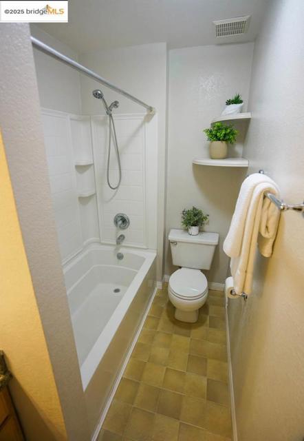 26811 Hayward Blvd, Hayward CA: https://media.crmls.org/mediaz/eb3bbe01-7544-48b1-aca4-1a507166865b.jpg