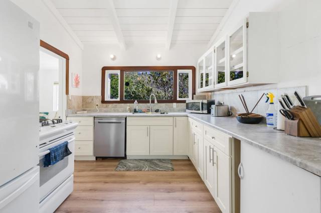 495 Bird Avenue, Los Gatos CA: https://media.crmls.org/mediaz/eb3c3225-ed0e-4710-8732-899cc1749719.jpg