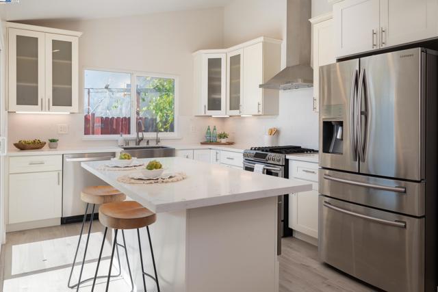 401 Emerson St, Fremont CA: https://media.crmls.org/mediaz/eb3c8686-d220-4cfc-a0ef-64a131f825de.jpg