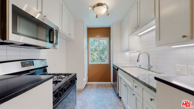 1833 Manning Avenue, Los Angeles CA: https://media.crmls.org/mediaz/eb3cf1dd-9555-4c13-a738-e4dbeca4fcf3.jpg
