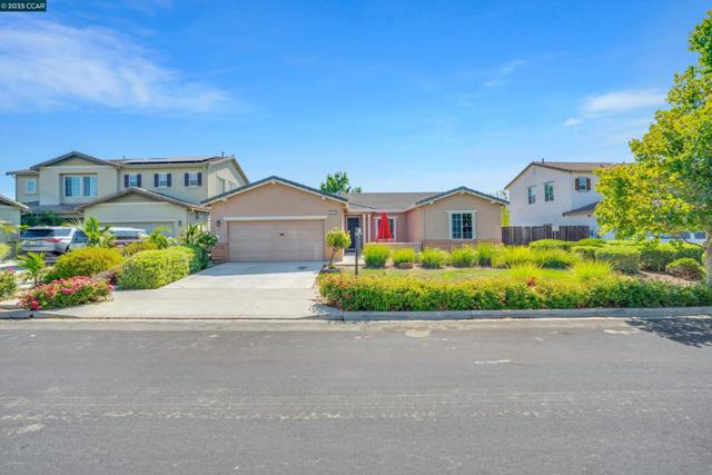 1030 Clear Lake Dr, Oakley CA: https://media.crmls.org/mediaz/eb3d2c4e-0a67-45d0-9976-5b6de5a09b1d.jpg