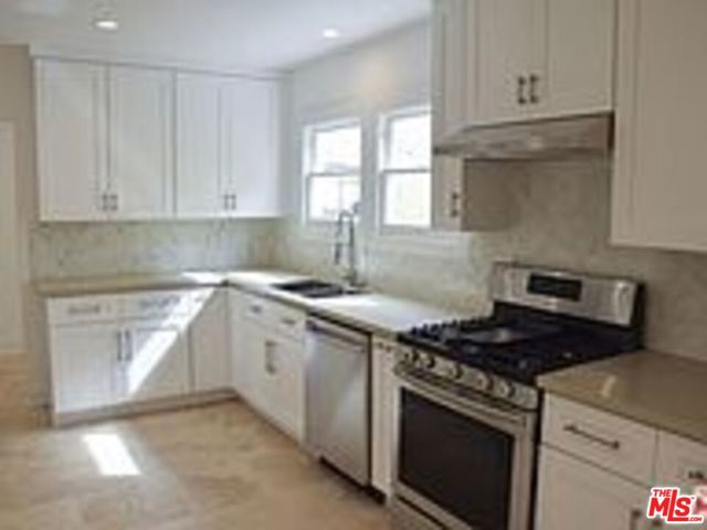 840 S Curson Avenue, Los Angeles CA: https://media.crmls.org/mediaz/eb3d64fa-b8d4-48df-a1ee-68e2d7a4350c.jpg