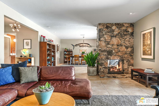 2072 S Bobolink Lane, Palm Springs, CA 92264