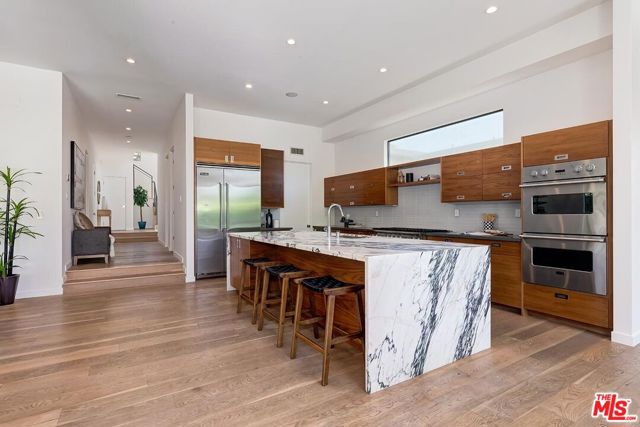3571 Colonial Avenue, Los Angeles CA: https://media.crmls.org/mediaz/eb3de1b2-62c3-41ee-934f-131dd6653346.jpg