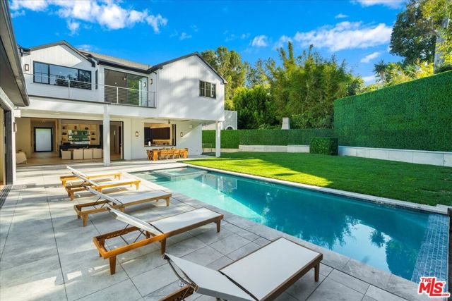 12227 Tweed Lane, Los Angeles CA: https://media.crmls.org/mediaz/eb3deaa5-dfed-4f31-b3d7-8692ffa82498.jpg