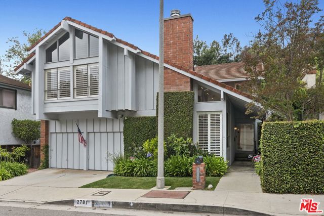 2781 Woodwardia Drive, Los Angeles CA: https://media.crmls.org/mediaz/eb3df37c-36f0-41de-856d-9bd74438cfdc.jpg