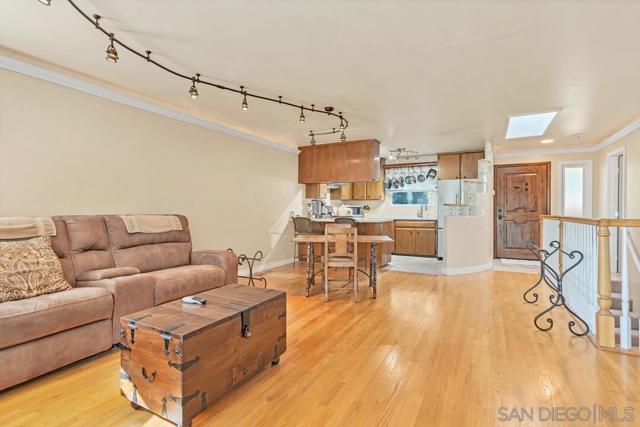 7861 Cimarron Ln, La Mesa CA: https://media.crmls.org/mediaz/eb3e8153-576d-4fec-a6e8-ce6ea7ab3230.jpg