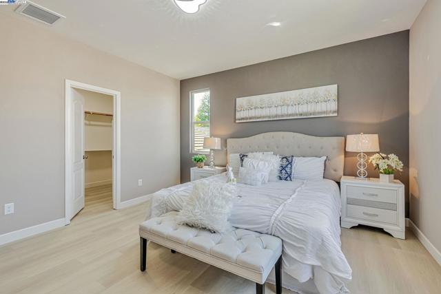 113 Silver Bell Way, Oakley CA: https://media.crmls.org/mediaz/eb3e9223-6878-4e01-93a5-d1c351c254b4.jpg