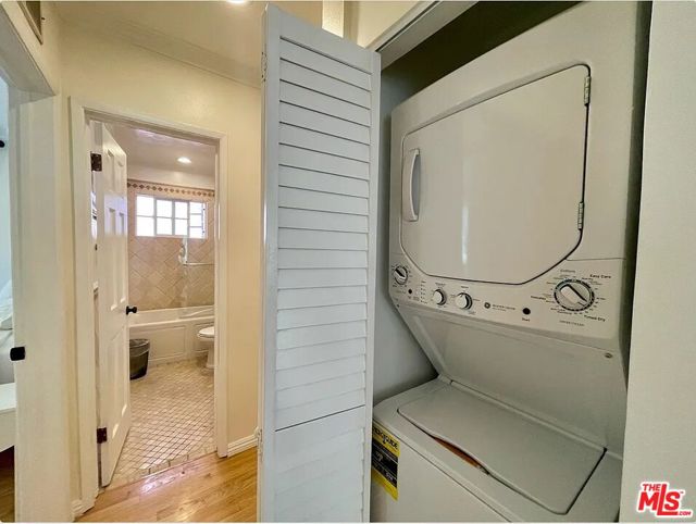 1111 11th Street, Santa Monica CA: https://media.crmls.org/mediaz/eb3ea618-8531-401b-aa2b-7c9f15b0463a.jpg