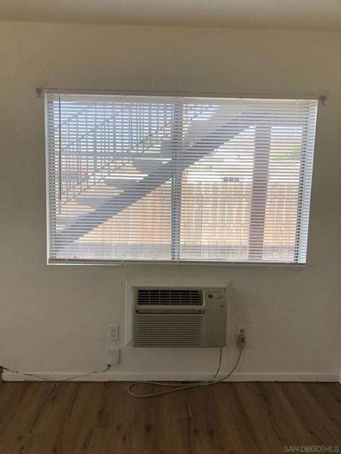 1219 Linalda Dr, El Cajon CA: https://media.crmls.org/mediaz/eb3ef1e9-a839-452e-98e1-4e5a4bd9ee1f.jpg