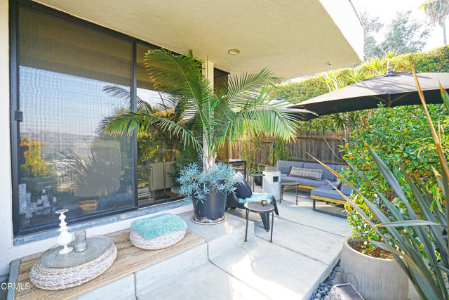 1325 Linda Rosa Avenue, Los Angeles CA: https://media.crmls.org/mediaz/eb3f0c63-f0c4-4a8c-8790-41facff080e6.jpg