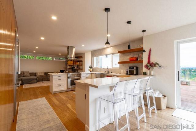 5745 Soledad Mountain Road, La Jolla CA: https://media.crmls.org/mediaz/eb3f2b26-dcd4-41e0-8612-ac251a4741aa.jpg