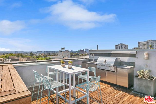 1232 N KINGS Road, West Hollywood CA: https://media.crmls.org/mediaz/eb3f2bdf-37b8-4cd2-ba33-6fde5219343d.jpg