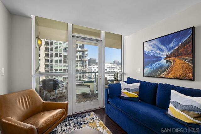 555 Front St, San Diego CA: https://media.crmls.org/mediaz/eb3f337a-691a-4e86-9709-3e53c9db4489.jpg