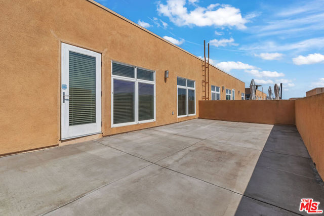 4050 GLENCOE Avenue, Marina del Rey CA: https://media.crmls.org/mediaz/eb3f3cd9-1761-4fe1-ae74-1216b128f88b.jpg