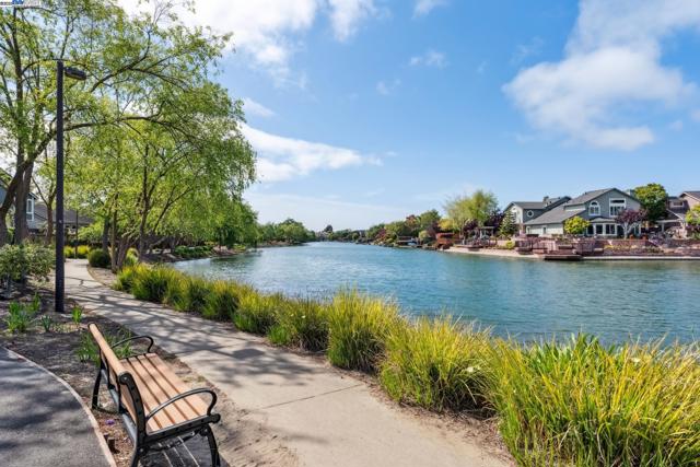82 Applegate Way, Alameda CA: https://media.crmls.org/mediaz/eb3f3f60-6ba3-4ec9-97ec-cfe576b50e65.jpg